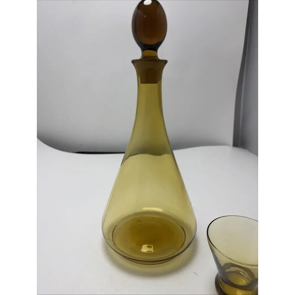 Vintage Mid Century Amber GLASS DECANTER W/ STOPPER + 1 GLASSES 11.5 “ Tall